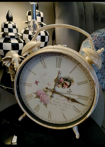 Beyaz Parlak Masa Saati - Görsel 3