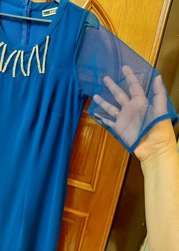 V Yaka Kısa Kollu Mavi Midi Elbise - Görsel 5