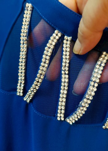 V Yaka Kısa Kollu Mavi Midi Elbise - Görsel 3