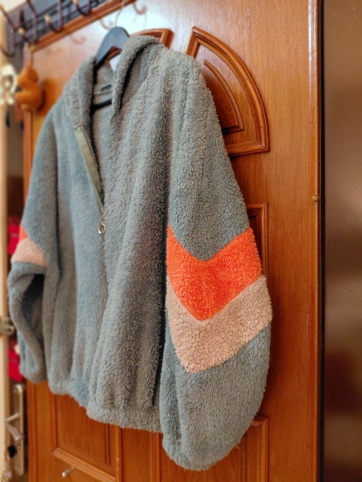 Gri Kapüşonlu, Yumuşak Tüylü Kadın Ceket - Görsel 3