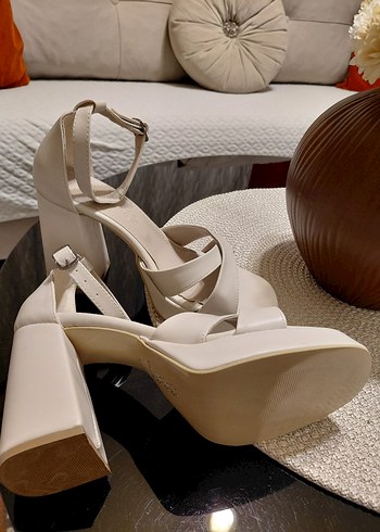 Beyaz Platform Topuklu Kadın Akşam Ayakkabısı - Görsel 3
