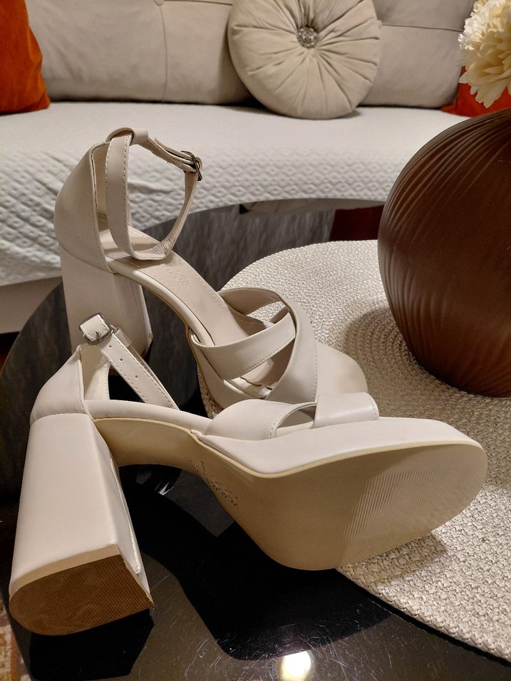 Beyaz Platform Topuklu Kadın Akşam Ayakkabısı - Görsel 3