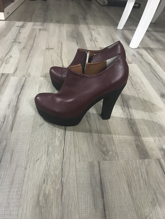 Bordo topuklu bot