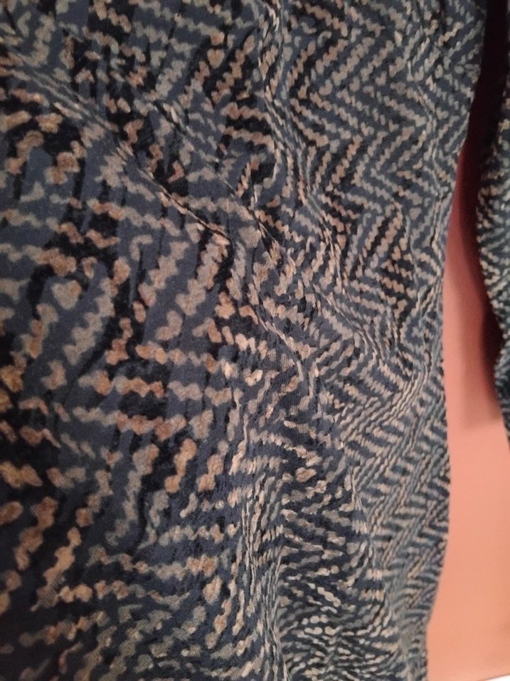 Uzun Kollu V Yaka Desenli kadife Elbise - Görsel 3