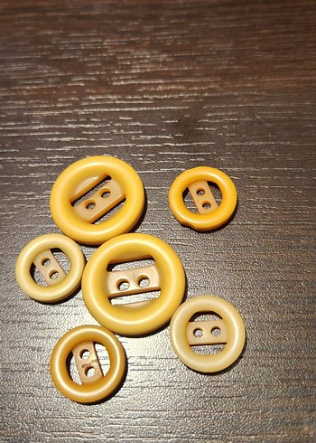 Sarı Yuvarlak Düğmeler Seti