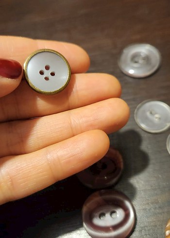 Çeşitli Renk ve Desenlerde Düğmeler - Görsel 4