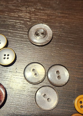 Çeşitli Renk ve Desenlerde Düğmeler - Görsel 5