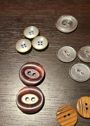 Çeşitli Renk ve Desenlerde Düğmeler - Görsel 3