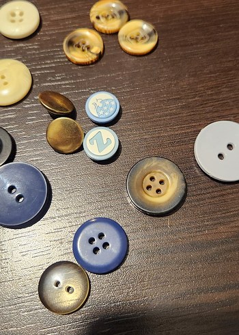 Çeşitli Renk ve Desenlerde Düğmeler - Görsel 4