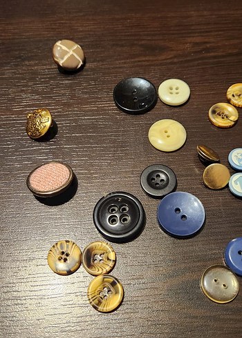 Çeşitli Renk ve Desenlerde Düğmeler - Görsel 2