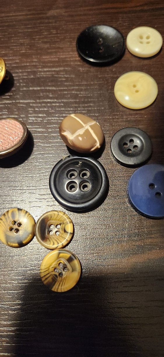 Çeşitli Renk ve Desenlerde Düğmeler - Görsel 3