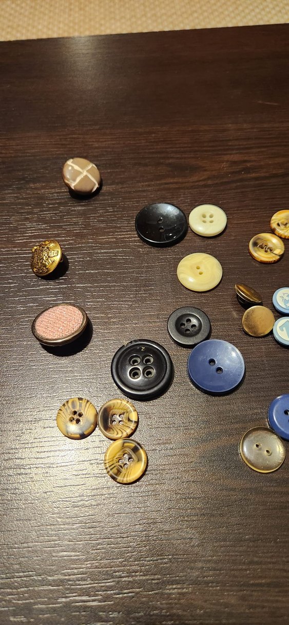 Çeşitli Renk ve Desenlerde Düğmeler - Görsel 2