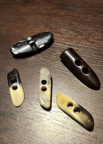 El Yapımı İki Delikli Doğal Düğmeler