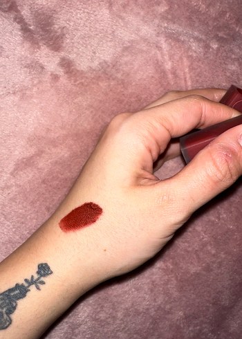 Bordo Renkli Dudak Parlatıcısı - Görsel 3