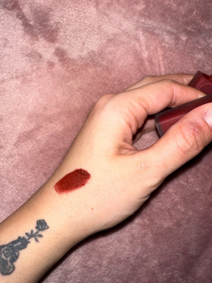 Bordo Renkli Dudak Parlatıcısı - Görsel 3