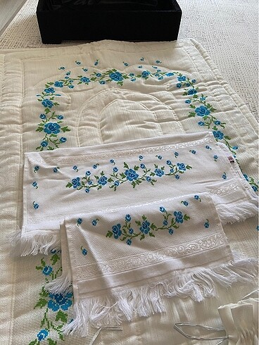 Kanaviçe işlemeli set (Sandık hediyeli)