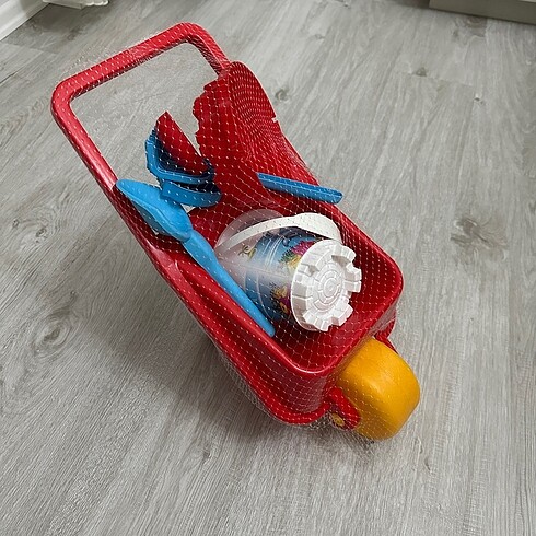 Oyuncak el arabası