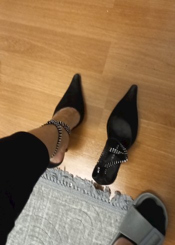 Tokalı Siyah süet İnce Topuklu Ayakkabı - Görsel 5