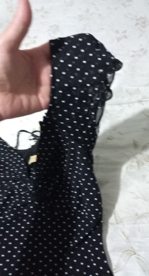 Puantiyeli Siyah Uzun V Yaka Elbise - Görsel 4