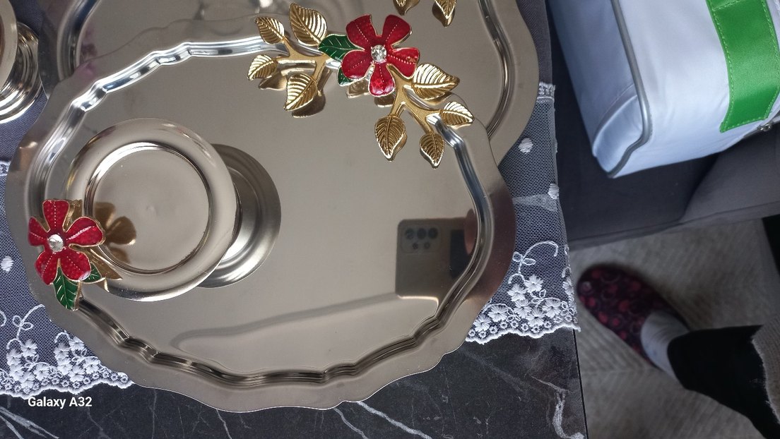 Altın Renkli Çiçek Desenli Çelik Parlak Tepsi ve sunumluk sıfır - Görsel 4