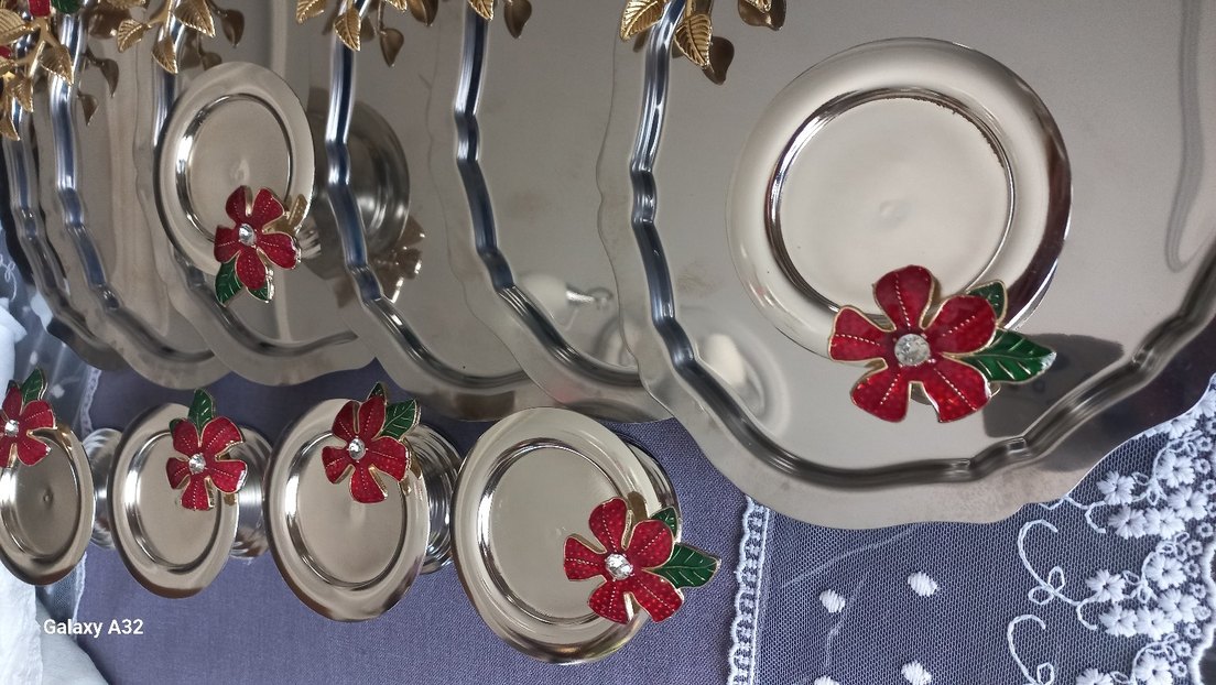 Altın Renkli Çiçek Desenli Çelik Parlak Tepsi ve sunumluk sıfır - Görsel 3