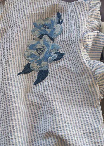 Mavi Nakışlı Fırfırlı Bluz - Görsel 7