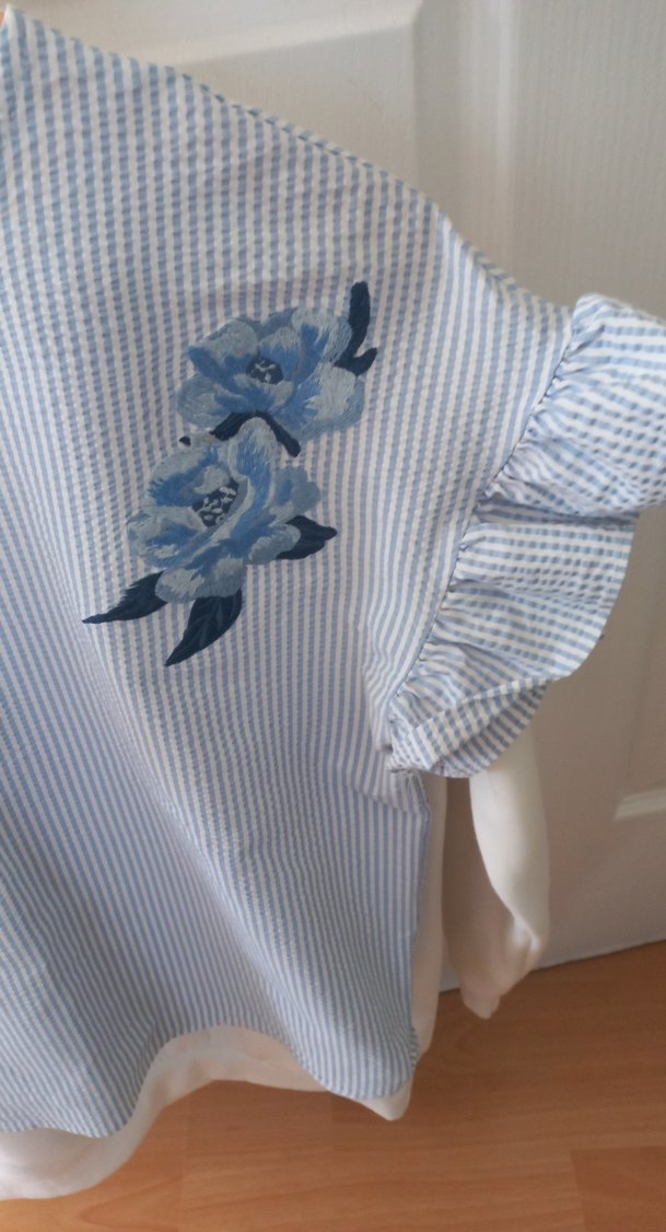 Mavi Nakışlı Fırfırlı Bluz - Görsel 2