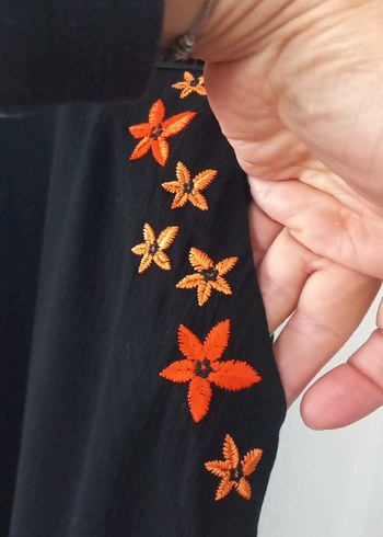 Nakışlı Siyah Midi V Yaka Kolsuz Elbise - Görsel 6