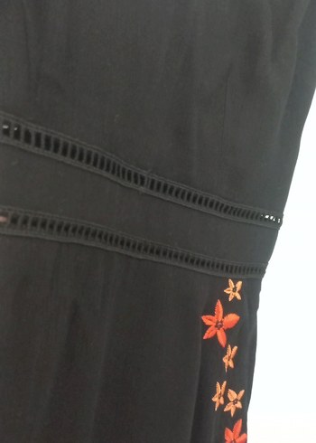 Nakışlı Siyah Midi V Yaka Kolsuz Elbise - Görsel 4