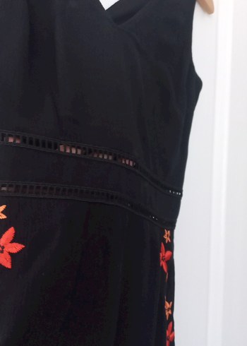 Nakışlı Siyah Midi V Yaka Kolsuz Elbise - Görsel 5