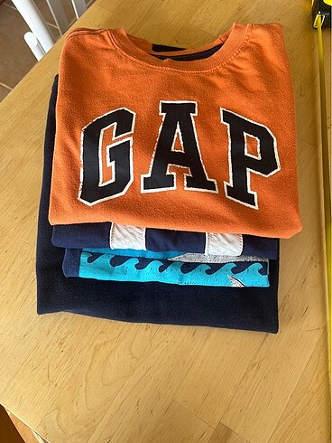 Gap Tommy Hilfiger orjinal 4 adet tişört 5-7 yaş