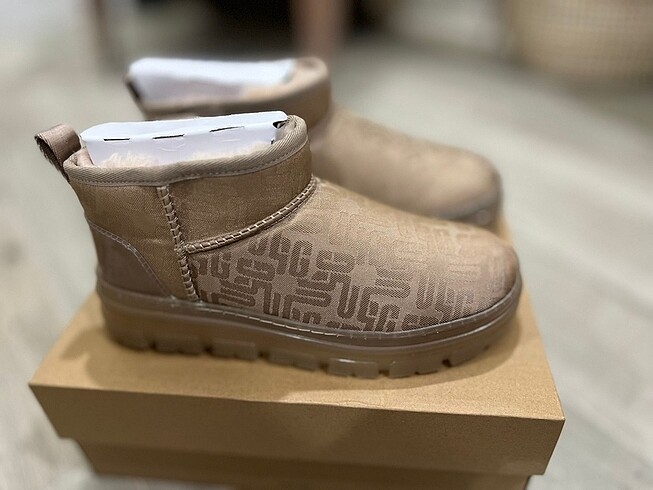 38 Beden camel Renk Orijinal Ugg Classic Extra Mini - Sıfır