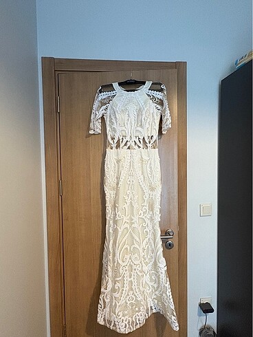 Tasarımcı Özel tasarım nikah/nişan elbisesi- Kırık Beyaz Rengi