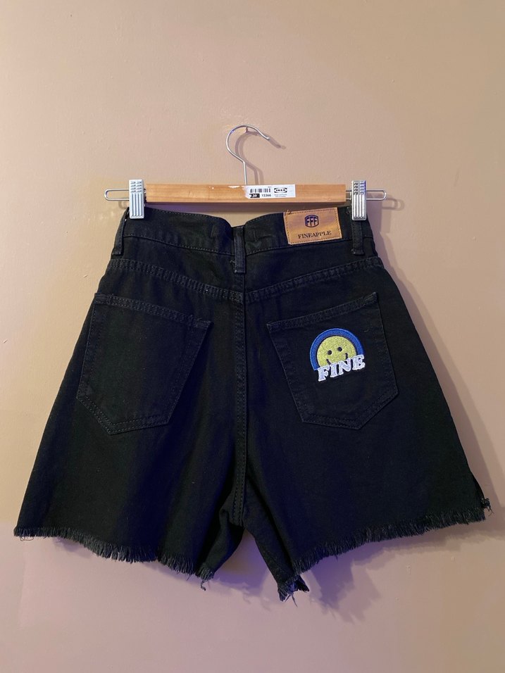 Fineapple Siyah Mini Kot Şort, Nakış Detaylı - Görsel 3