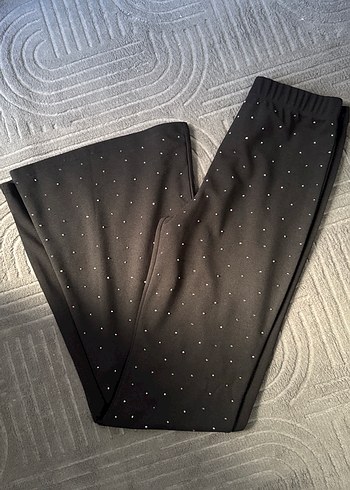 Siyah Payetli Normal Boy İspanyol Paça Yumuşak Kumaş 
Pantolon - Görsel 4