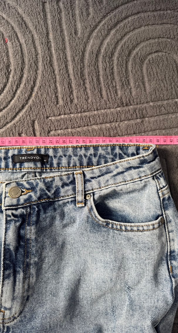 Gri Yırtık Detaylı Bol Kesim Kadın Jean - Görsel 4