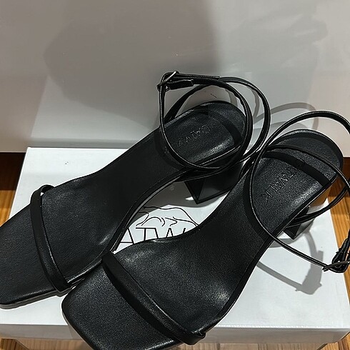 Deichmann Catwalk Bağacıklı Topuklu Sandalet
