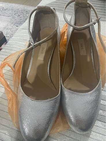 İnci marka simli gümüş topuklu stiletto