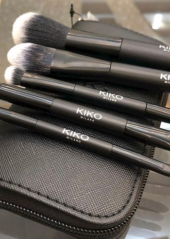  Beden Kiko Siyah Makyaj Fırça Seti ve Taşıma Çantası