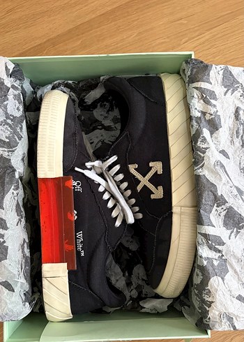 Off-White Siyah Sneaker