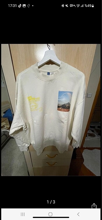 Sweatshirt