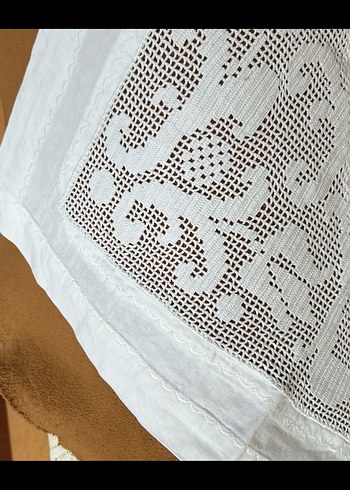 İşlemeli Parlak Beyaz Masa Örtüsü - Görsel 3