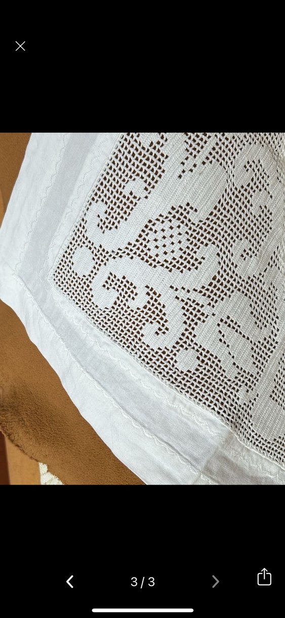 İşlemeli Parlak Beyaz Masa Örtüsü - Görsel 3