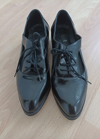 37 Beden siyah Renk çok şık ayakkabı dır ???? yeniden farksızdır ????????????????