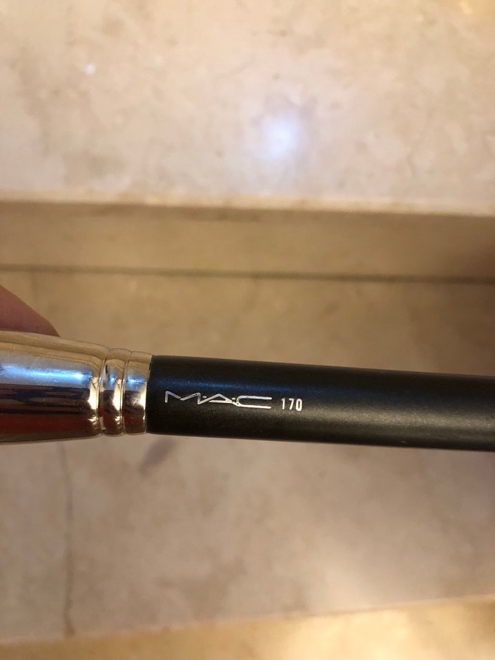 MAC Koyu Bej Makyaj Fırçası - Görsel 3