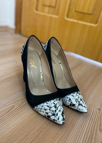 Yılan Desenli Siyah-Beyaz Stiletto