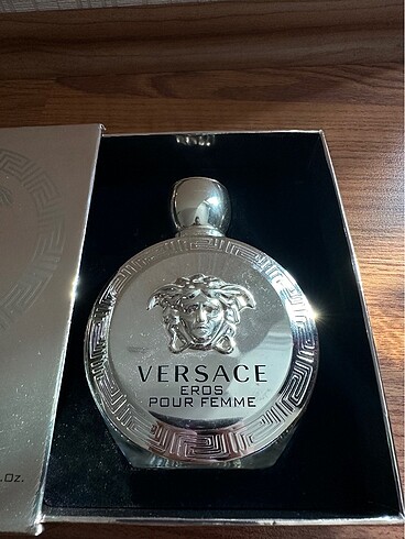 Versace kutu