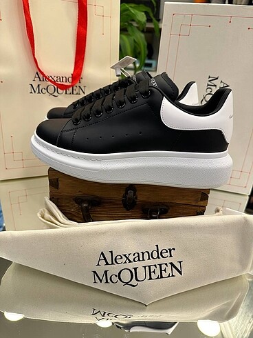 42 Beden siyah Renk ALEXANDER MCQUEEN SERTİFİKALI ÜRÜN