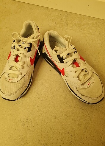nike air max ivo kırmızı 35.5 erkek çocuk ayakkabı 
