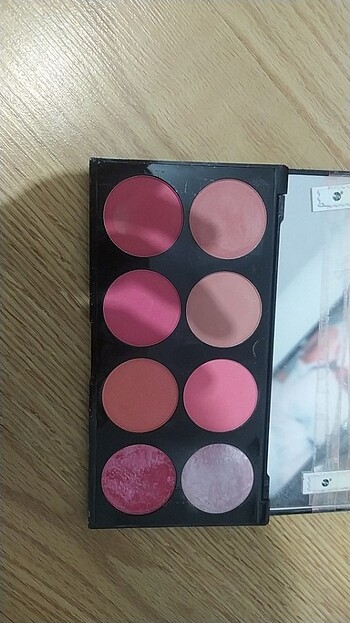 Revolution blush palet